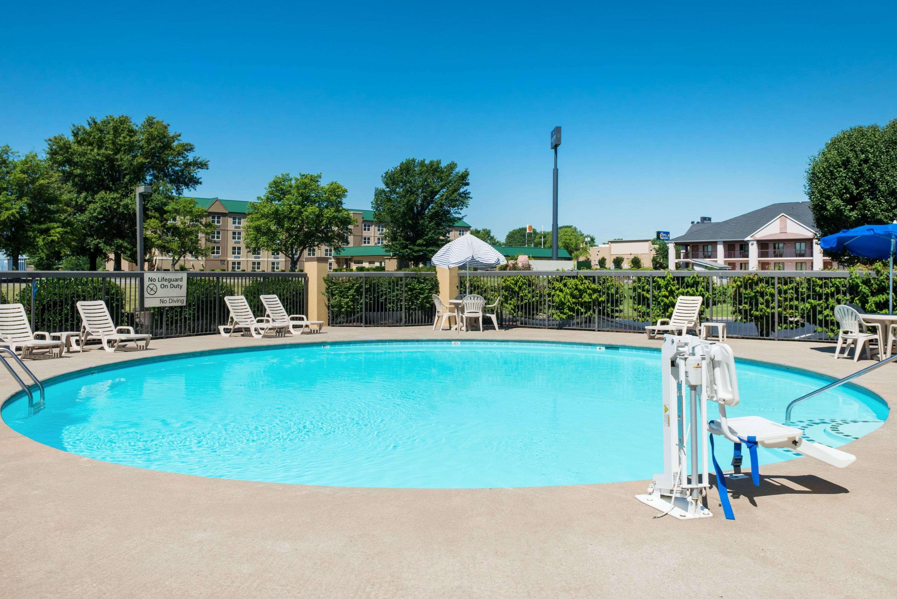 Baymont By Wyndham Clarksville Northeast מראה חיצוני תמונה
