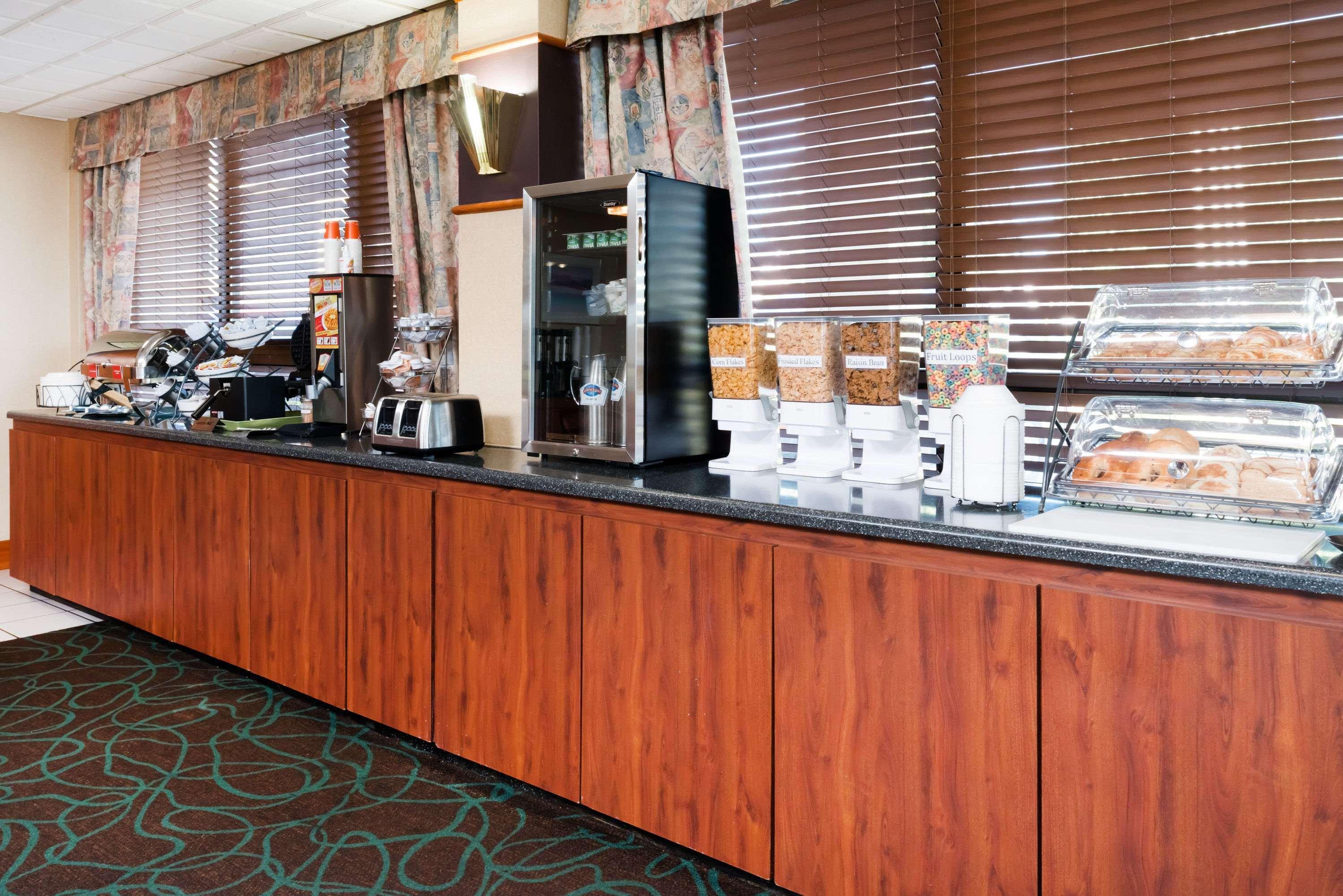Baymont By Wyndham Clarksville Northeast מראה חיצוני תמונה