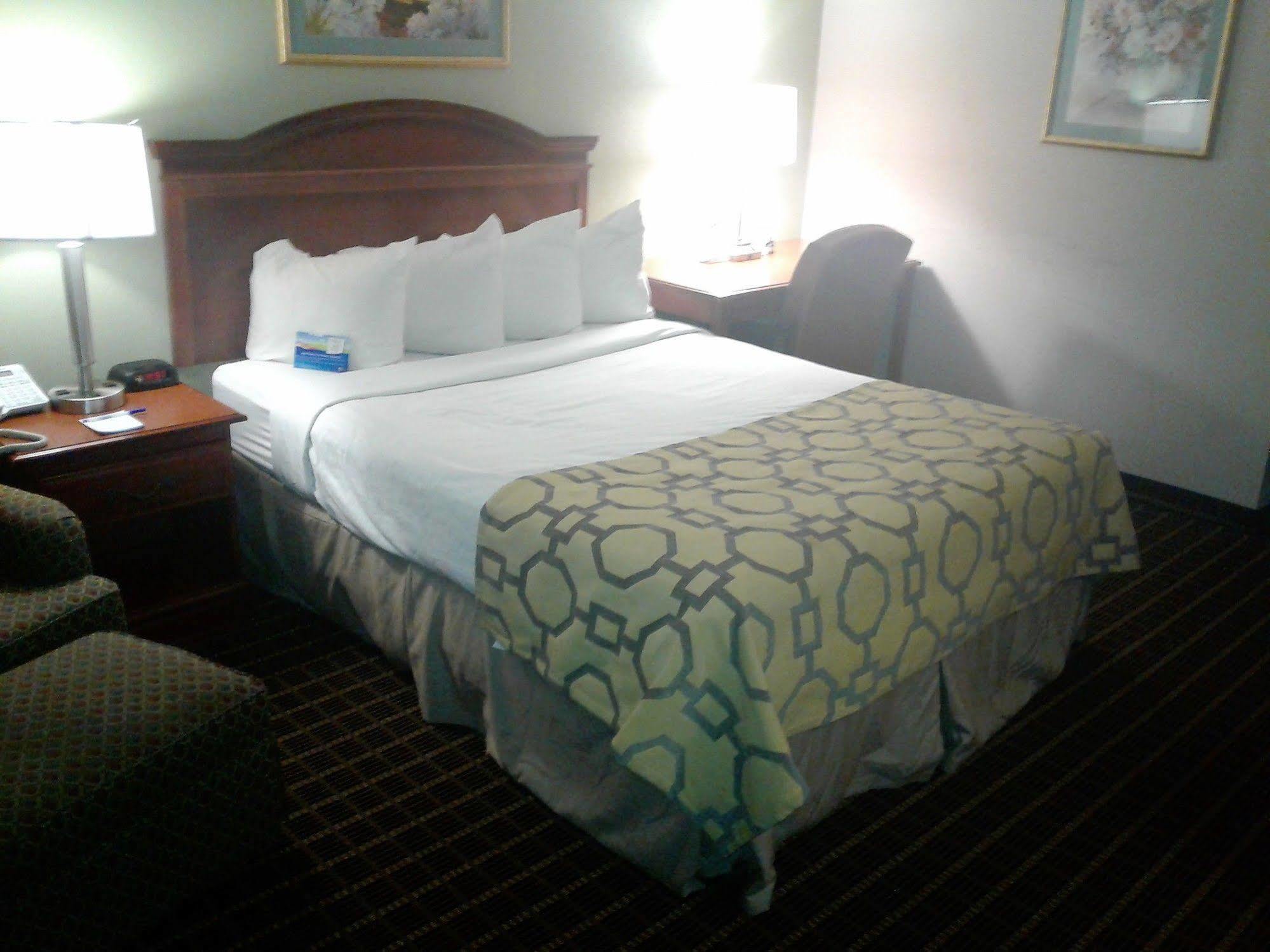 Baymont By Wyndham Clarksville Northeast מראה חיצוני תמונה