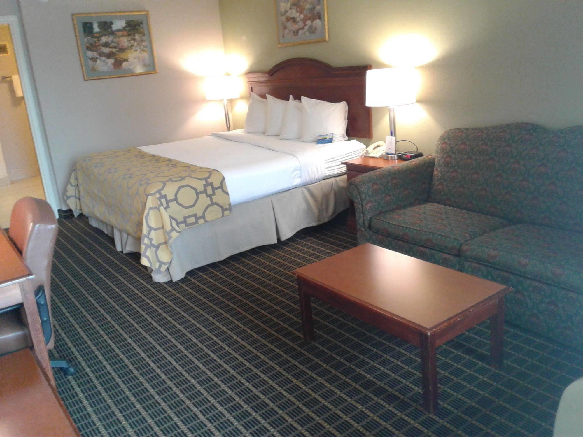 Baymont By Wyndham Clarksville Northeast מראה חיצוני תמונה