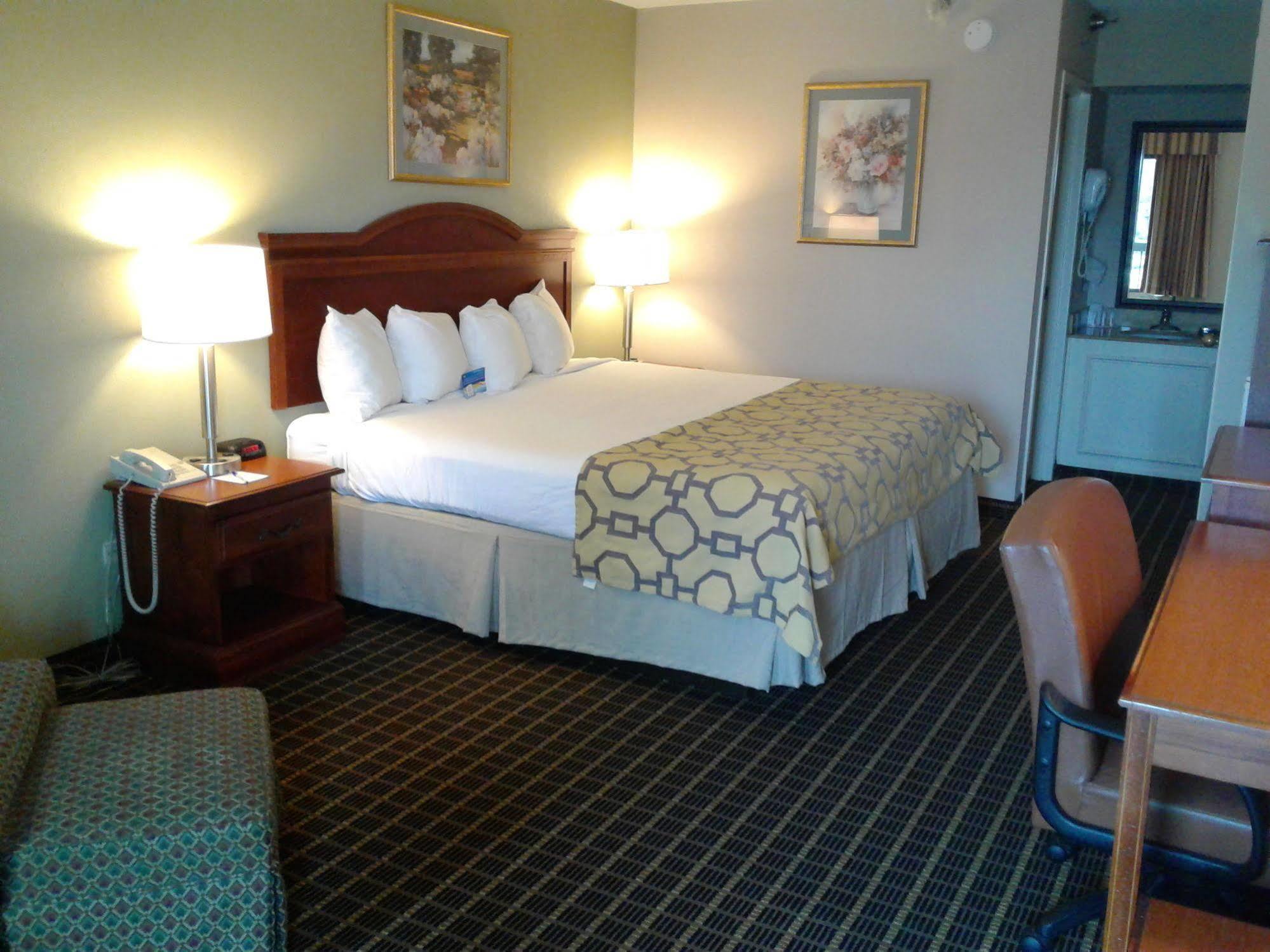 Baymont By Wyndham Clarksville Northeast מראה חיצוני תמונה