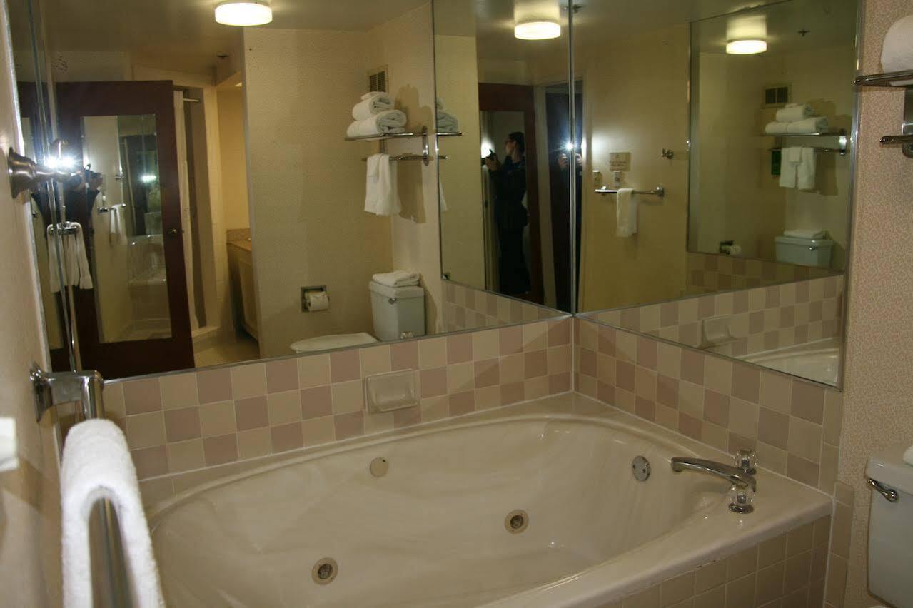 Baymont By Wyndham Clarksville Northeast מראה חיצוני תמונה