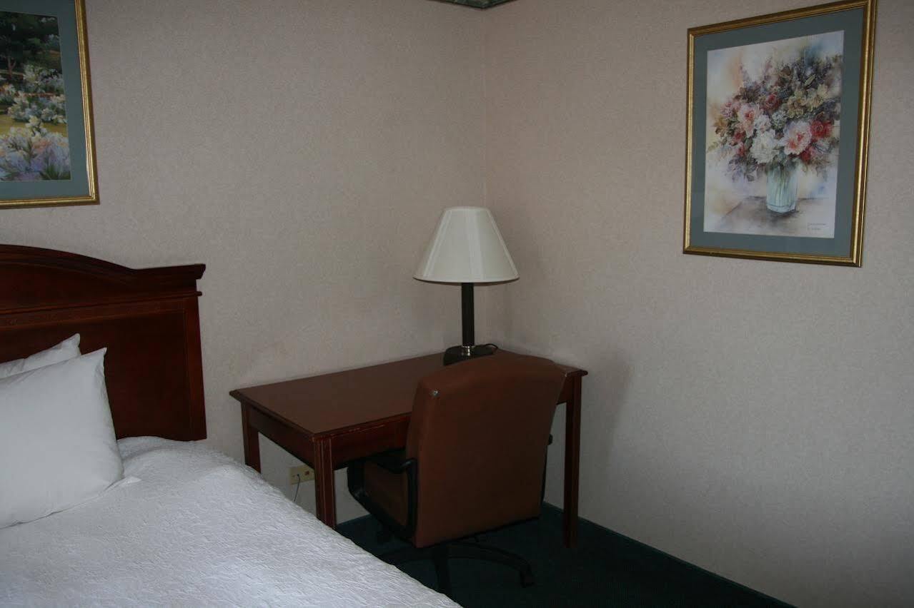 Baymont By Wyndham Clarksville Northeast מראה חיצוני תמונה